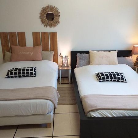 Chez Naomi Bed & Breakfast Saint-Jean-de-Cornies Bagian luar foto
