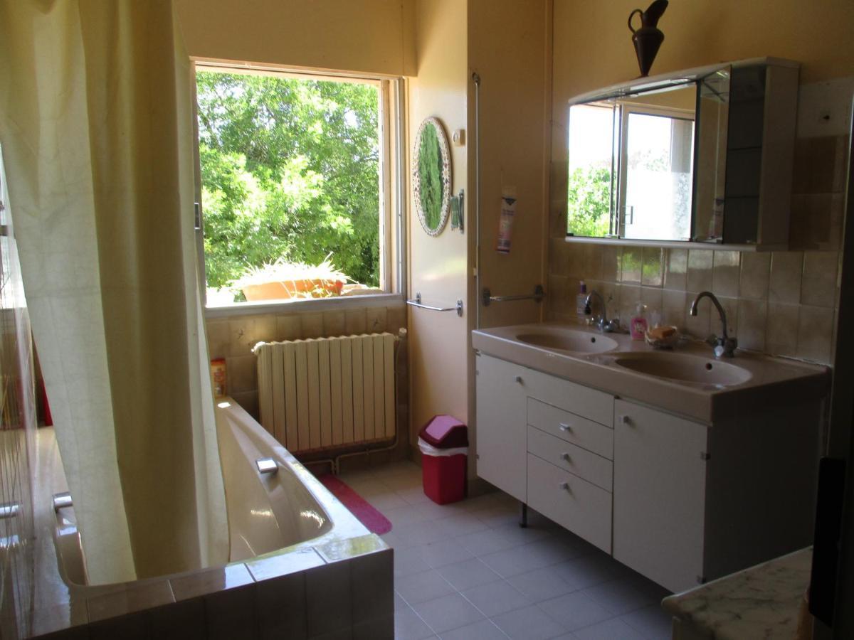 Chez Naomi Bed & Breakfast Saint-Jean-de-Cornies Bagian luar foto