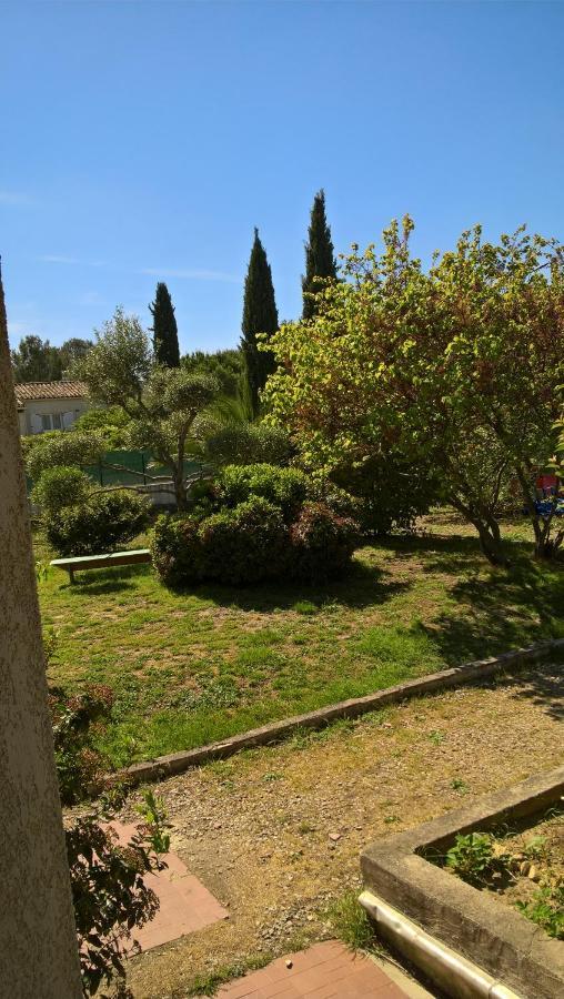 Chez Naomi Bed & Breakfast Saint-Jean-de-Cornies Bagian luar foto