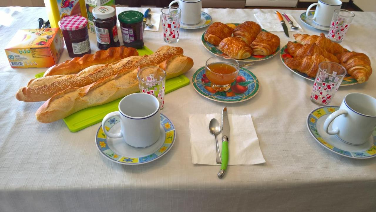Chez Naomi Bed & Breakfast Saint-Jean-de-Cornies Bagian luar foto